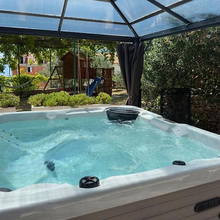 Vacation House Marin With Jacuzzi - Bol, Brac Exterior foto