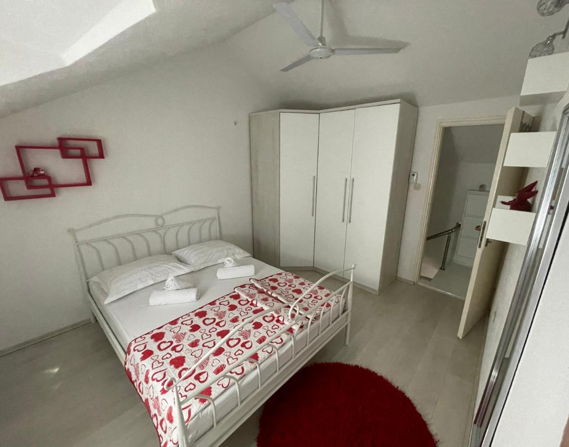 Vacation House Marin With Jacuzzi - Bol, Brac Exterior foto