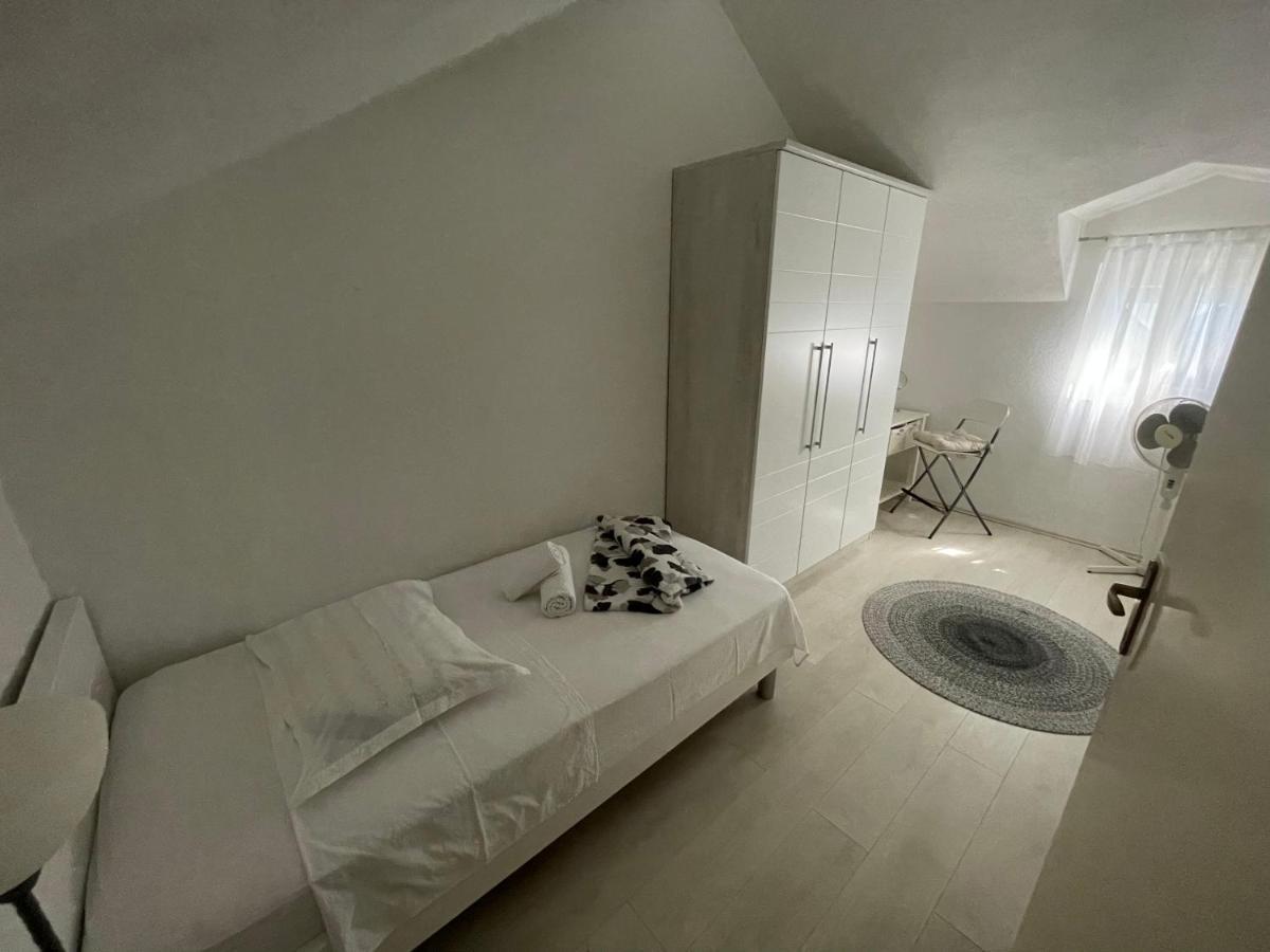 Vacation House Marin With Jacuzzi - Bol, Brac Exterior foto